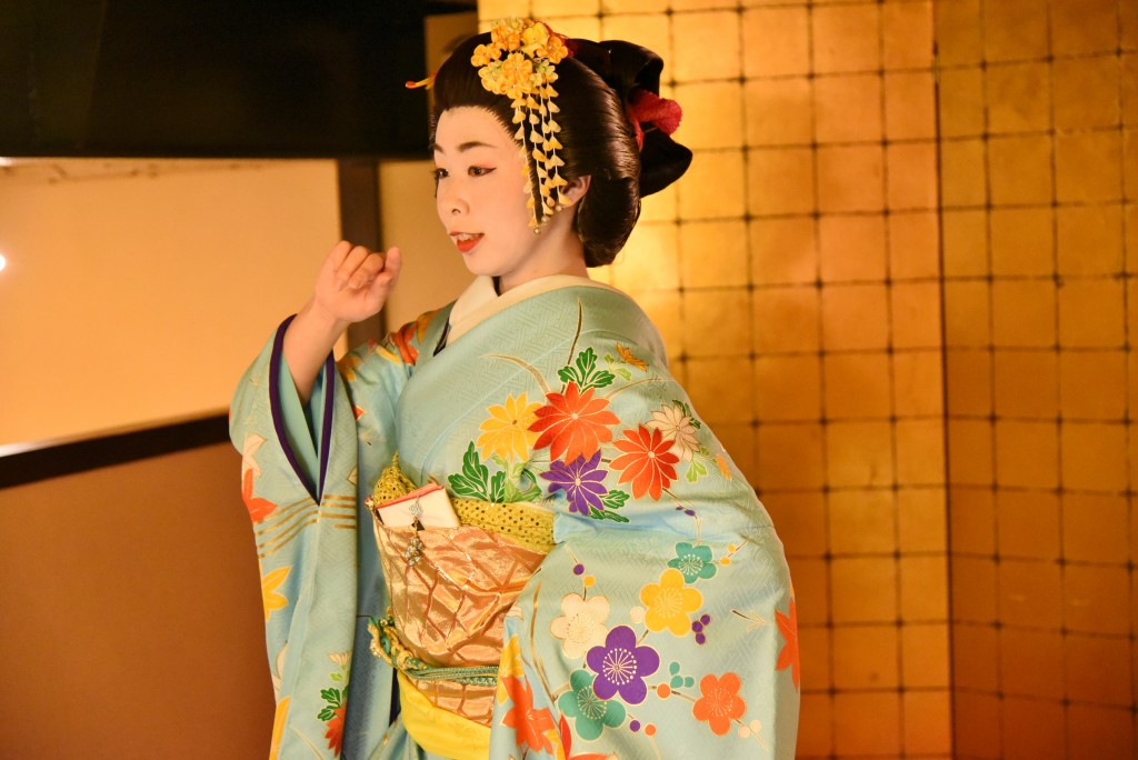 下田芸者 閃味処料磨にて