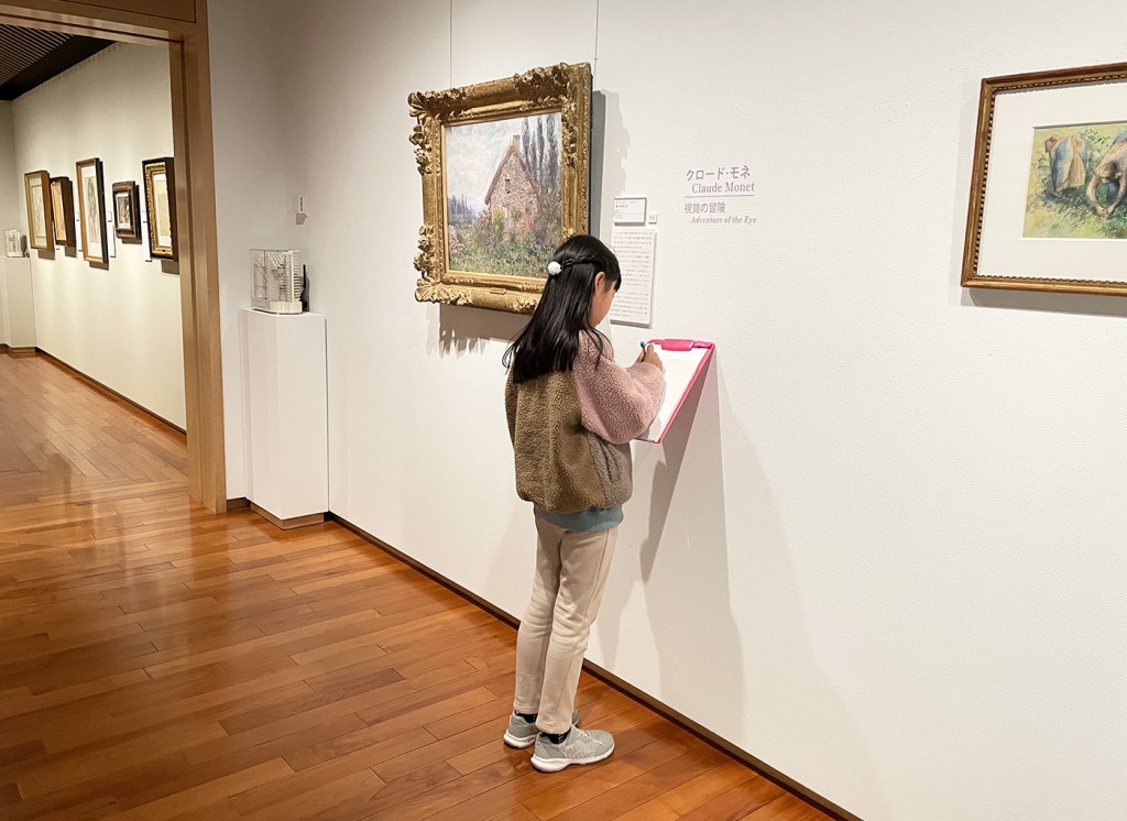 いただいた紙にお気に入りポイントを書く娘。